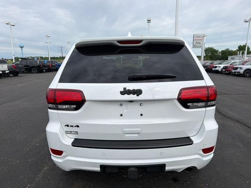 Bright White Clearcoat 2022 Jeep Grand Cherokee WK Laredo