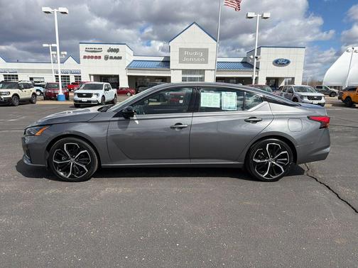 2025 Nissan Altima SR