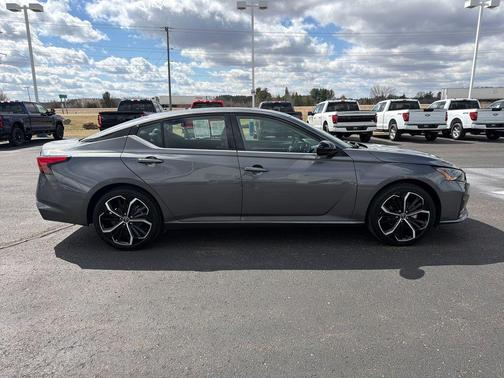 2025 Nissan Altima SR