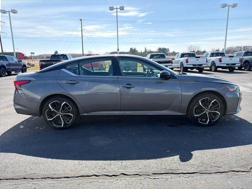 2025 Nissan Altima SR