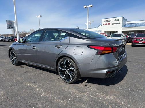 2025 Nissan Altima SR