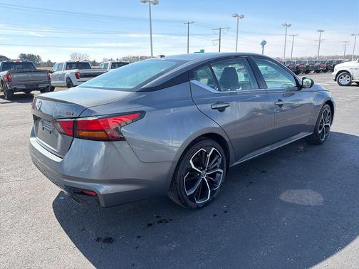 2025 Nissan Altima SR