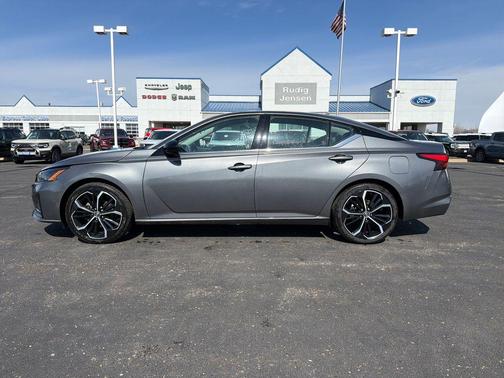 2025 Nissan Altima SR