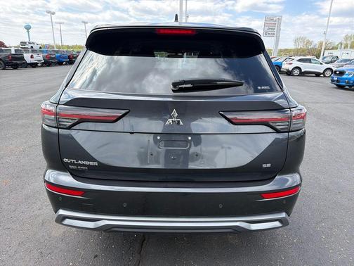 Gray 2025 Mitsubishi Outlander SE
