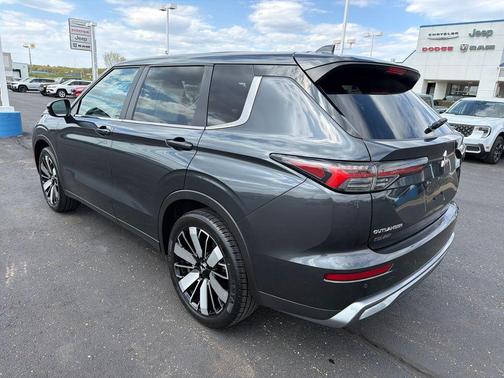 Gray 2025 Mitsubishi Outlander SE