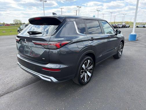 Gray 2025 Mitsubishi Outlander SE