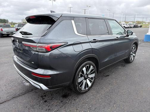 Gray 2025 Mitsubishi Outlander SE