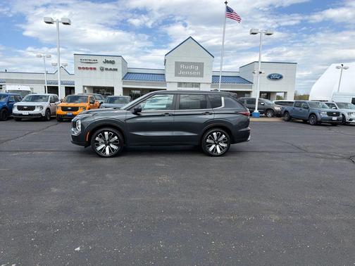 Gray 2025 Mitsubishi Outlander SE