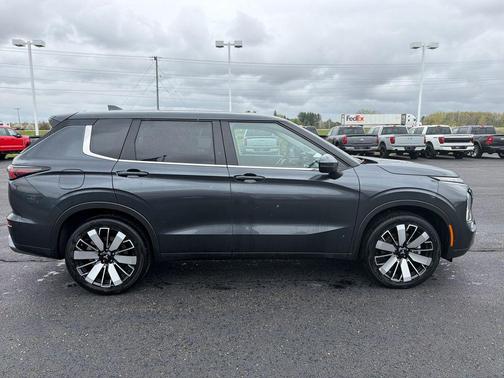 Gray 2025 Mitsubishi Outlander SE