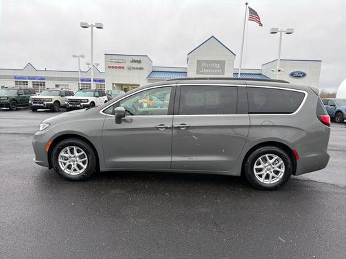 2022 Chrysler Pacifica Touring-L