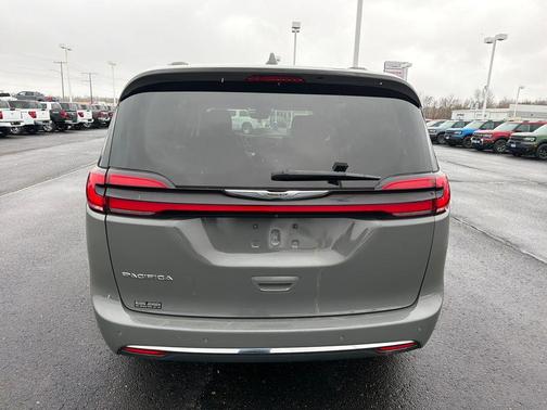 2022 Chrysler Pacifica Touring-L