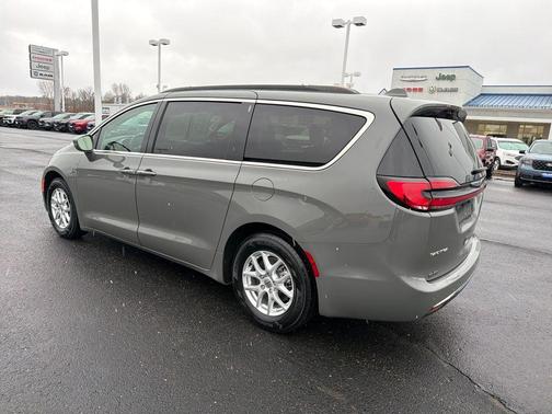 2022 Chrysler Pacifica Touring-L