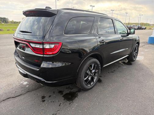 DB Black Crystal Clearcoat 2026 Dodge Durango GT Plus HEMI V8