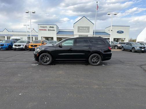 DB Black Crystal Clearcoat 2026 Dodge Durango GT Plus HEMI V8
