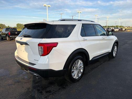 White Metallic 2023 Ford Explorer Limited
