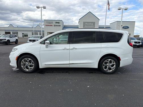 Bright White Clearcoat 2021 Chrysler Pacifica Limited
