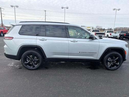 Silver Zynith 2026 Jeep Grand Cherokee L Limited