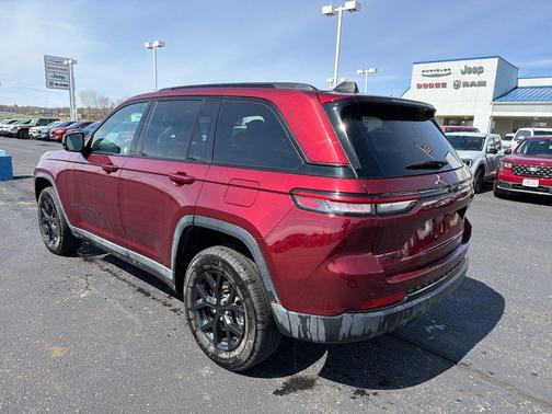 Velvet Red Pearlcoat 2025 Jeep Grand Cherokee Laredo