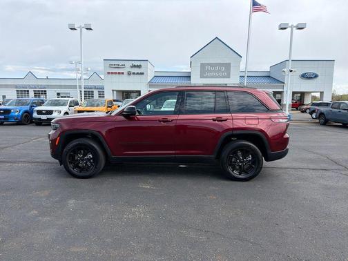 Velvet Red Pearlcoat 2025 Jeep Grand Cherokee Laredo