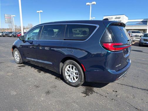 2024 Chrysler Pacifica Touring-L