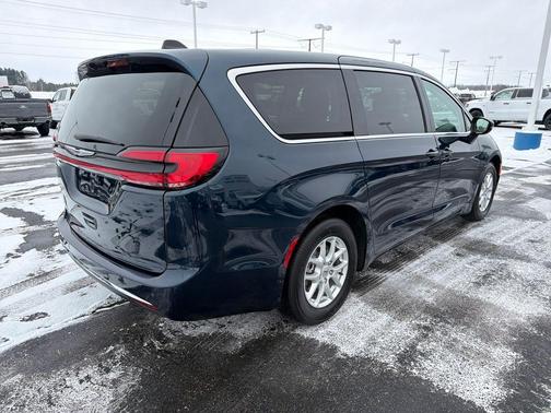2024 Chrysler Pacifica Touring-L