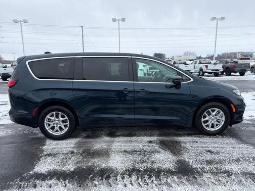 2024 Chrysler Pacifica Touring-L