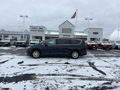 2024 Chrysler Pacifica Touring-L