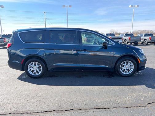 2024 Chrysler Pacifica Touring-L