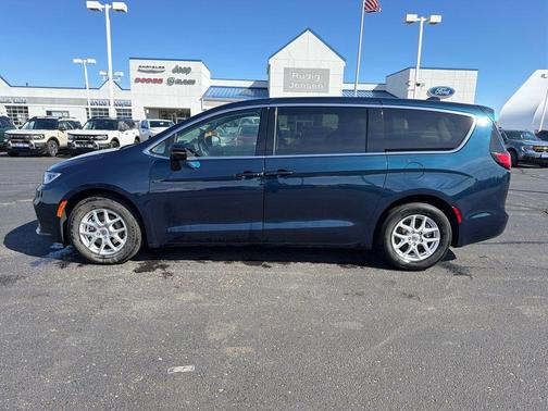 2024 Chrysler Pacifica Touring-L
