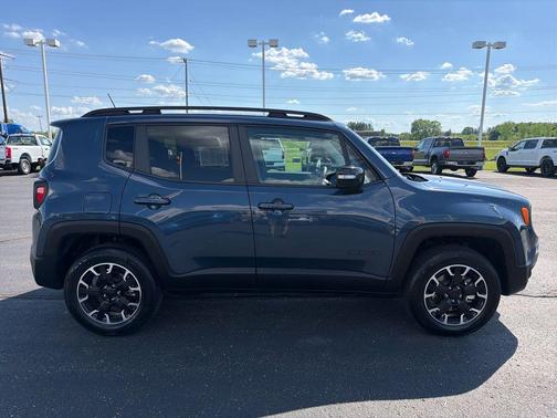 Slate Blue Pearlcoat 2023 Jeep Renegade Latitude
