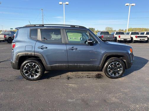 Slate Blue Pearlcoat 2023 Jeep Renegade Latitude