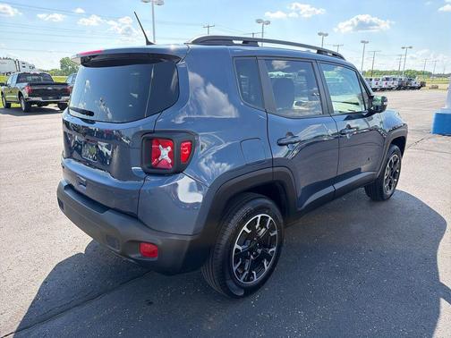 Slate Blue Pearlcoat 2023 Jeep Renegade Latitude