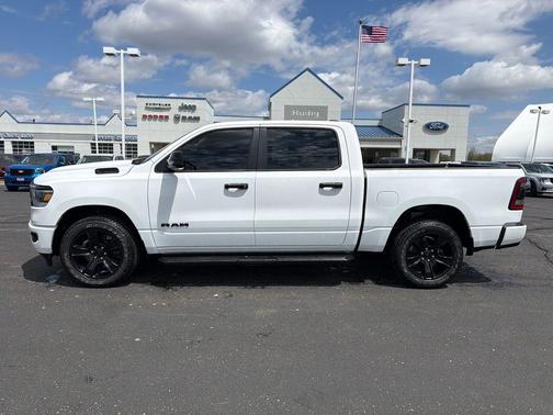 Bright White Clearcoat 2023 RAM 1500 Big Horn