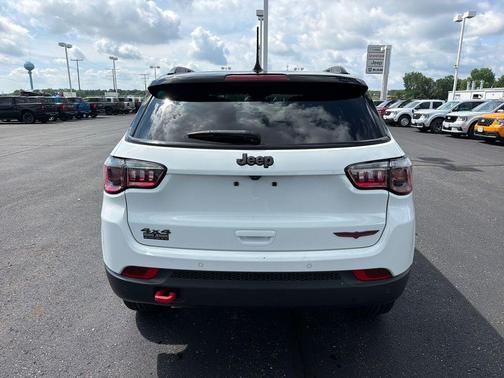 Bright White Clearcoat 2025 Jeep Compass Trailhawk