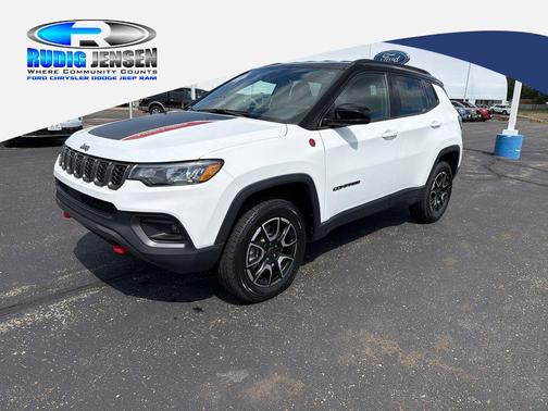 Bright White Clearcoat 2025 Jeep Compass Trailhawk