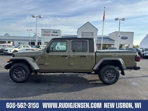 41 2025 Jeep Gladiator Sport
