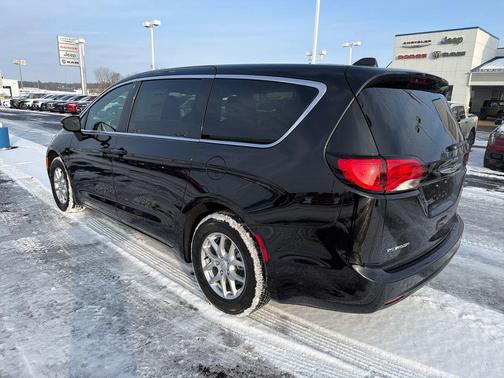 2026 Chrysler Voyager LX