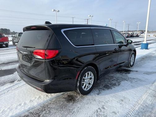 2026 Chrysler Voyager LX