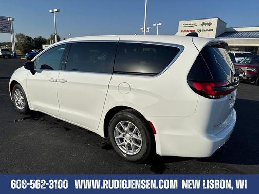 Bright White Clearcoat 2026 Chrysler Pacifica Select