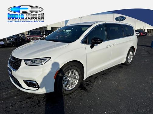 Bright White Clearcoat 2026 Chrysler Pacifica Select