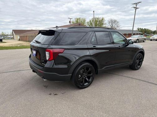 Black Metallic 2023 Ford Explorer ST-Line