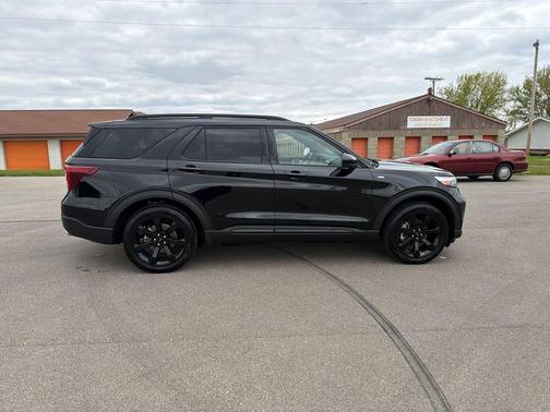 Black Metallic 2023 Ford Explorer ST-Line
