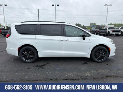 Bright White Clearcoat 2026 Chrysler Pacifica Select