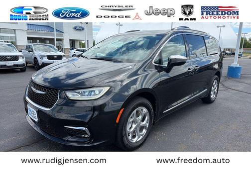 Brilliant Black Crystal Pearlcoat 2021 Chrysler Pacifica Limited