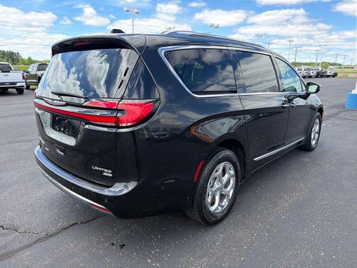 Brilliant Black Crystal Pearlcoat 2021 Chrysler Pacifica Limited