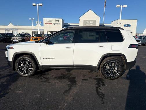Bright White Clearcoat 2026 Jeep Cherokee Overland