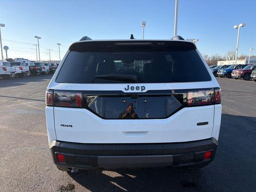 Bright White Clearcoat 2026 Jeep Cherokee Overland