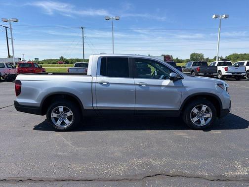 Solar Silver Metallic 2025 Honda Ridgeline RTL