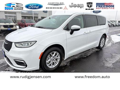 2023 Chrysler Pacifica Touring-L