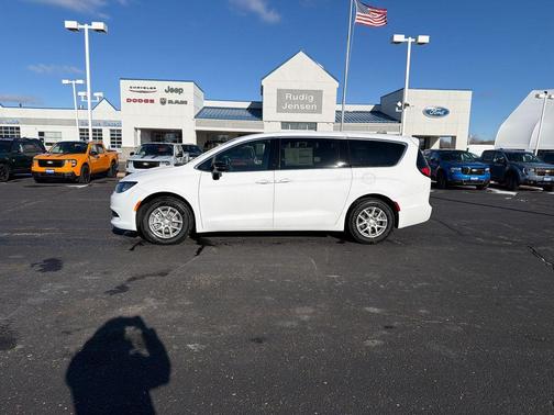 2026 Chrysler Voyager LX